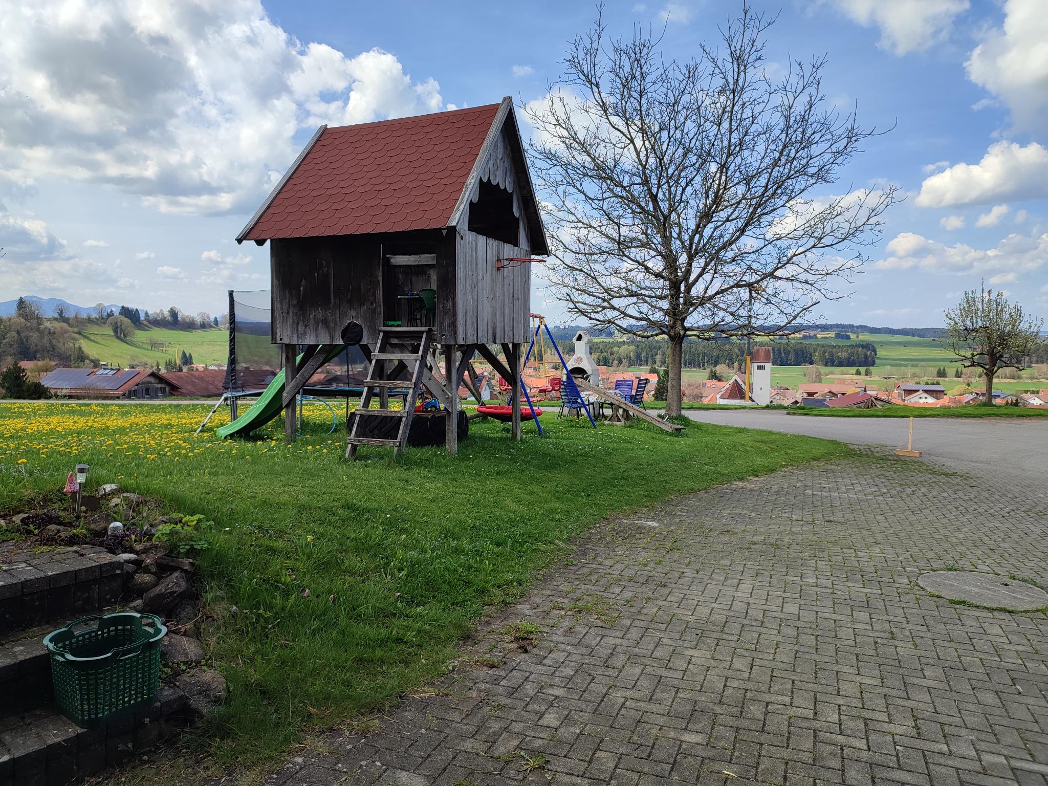 Vorschau: Übersicht des weitläufigen Campingbereichs auf dem Land
