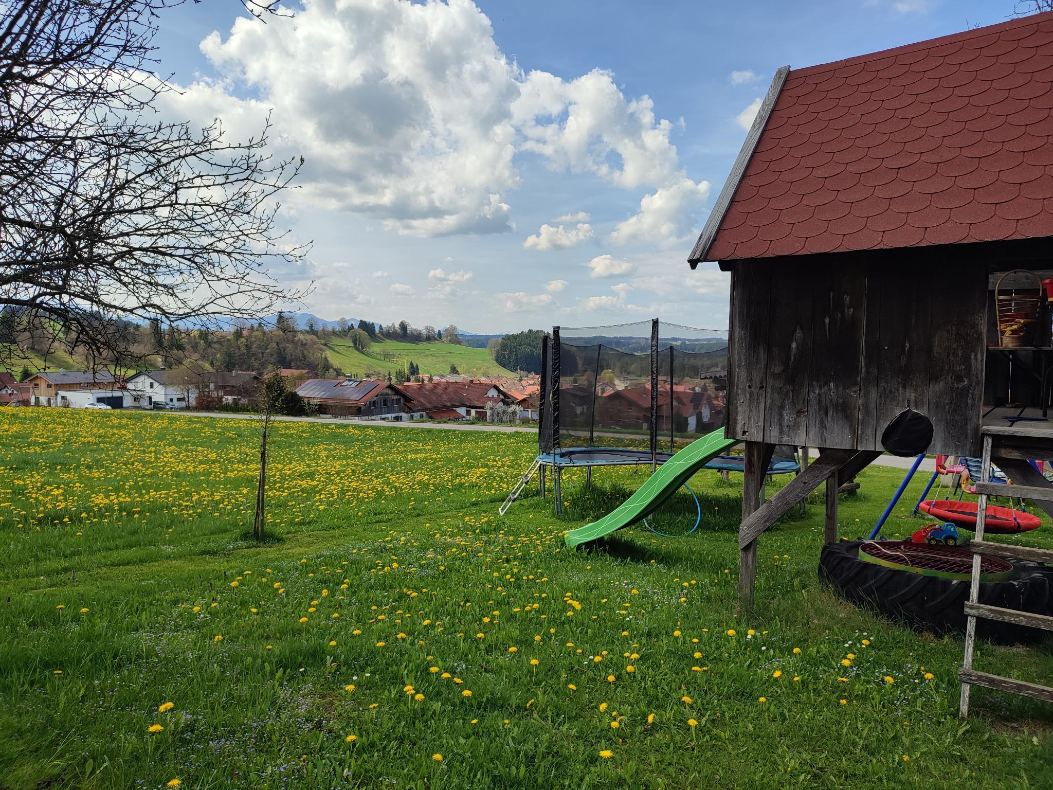 Vorschau: Campingwiese mit Trampolin für den Familienurlaub