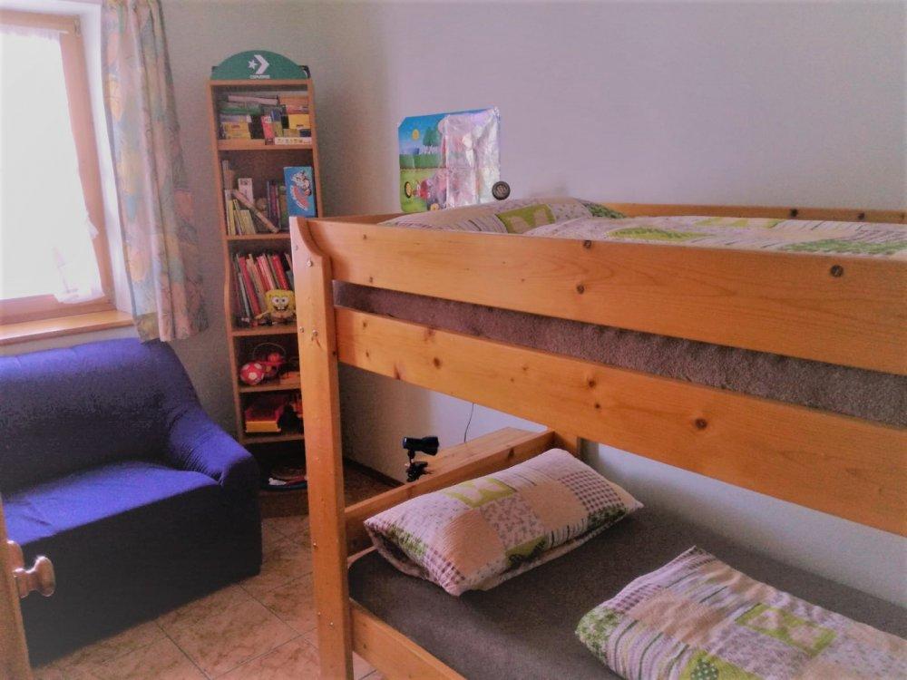 Vorschau: Separates Kinderzimmer mit Hochbett und Spielen