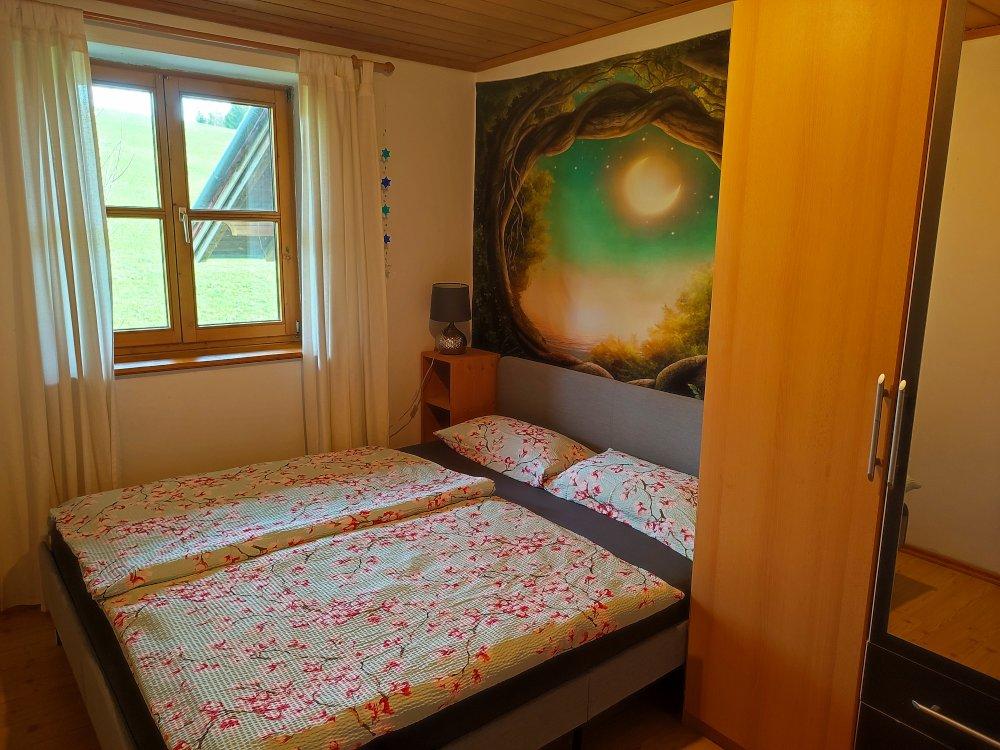 Vorschau: Hauptschlafzimmer mit gemütlichem Doppelbett