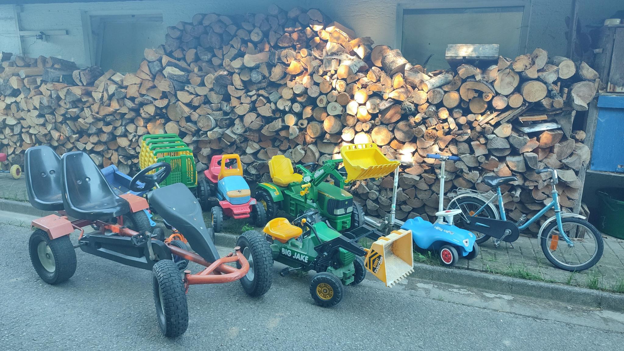 Vorschau: Weitere Spielgeräte für Kinder auf dem Hof